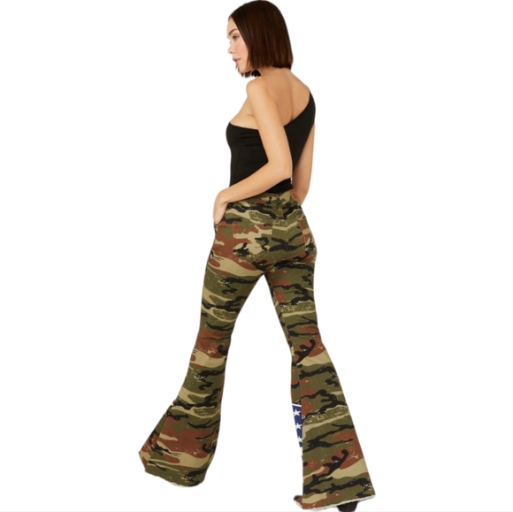 RANCH DRESS'N Fallon Taylor "Land of the Free" camo & flag super flare jeans sz2 - Picture 3 of 13
